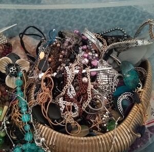 6LBS +/VINTAGE To NOW Craft /Wearable Jewelry Lot